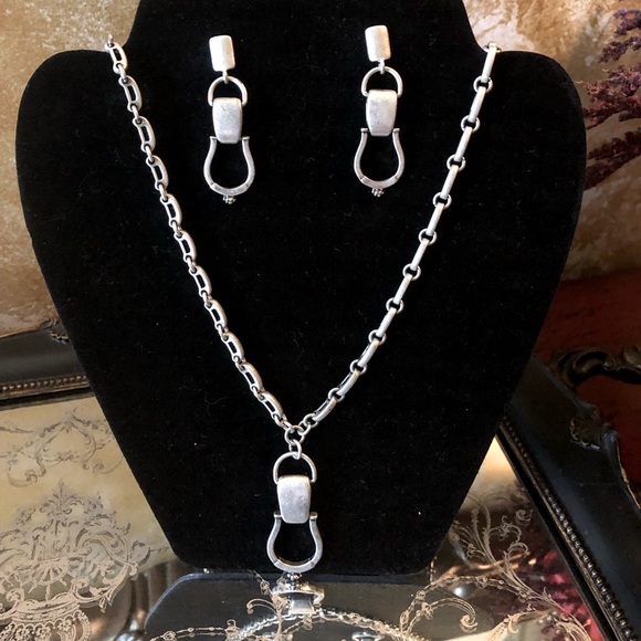 Cabi Fall 2021 Ear Rings and Necklace - Picture 1 of 1